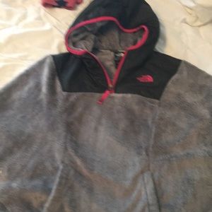 The North Face girls XL fleece cape